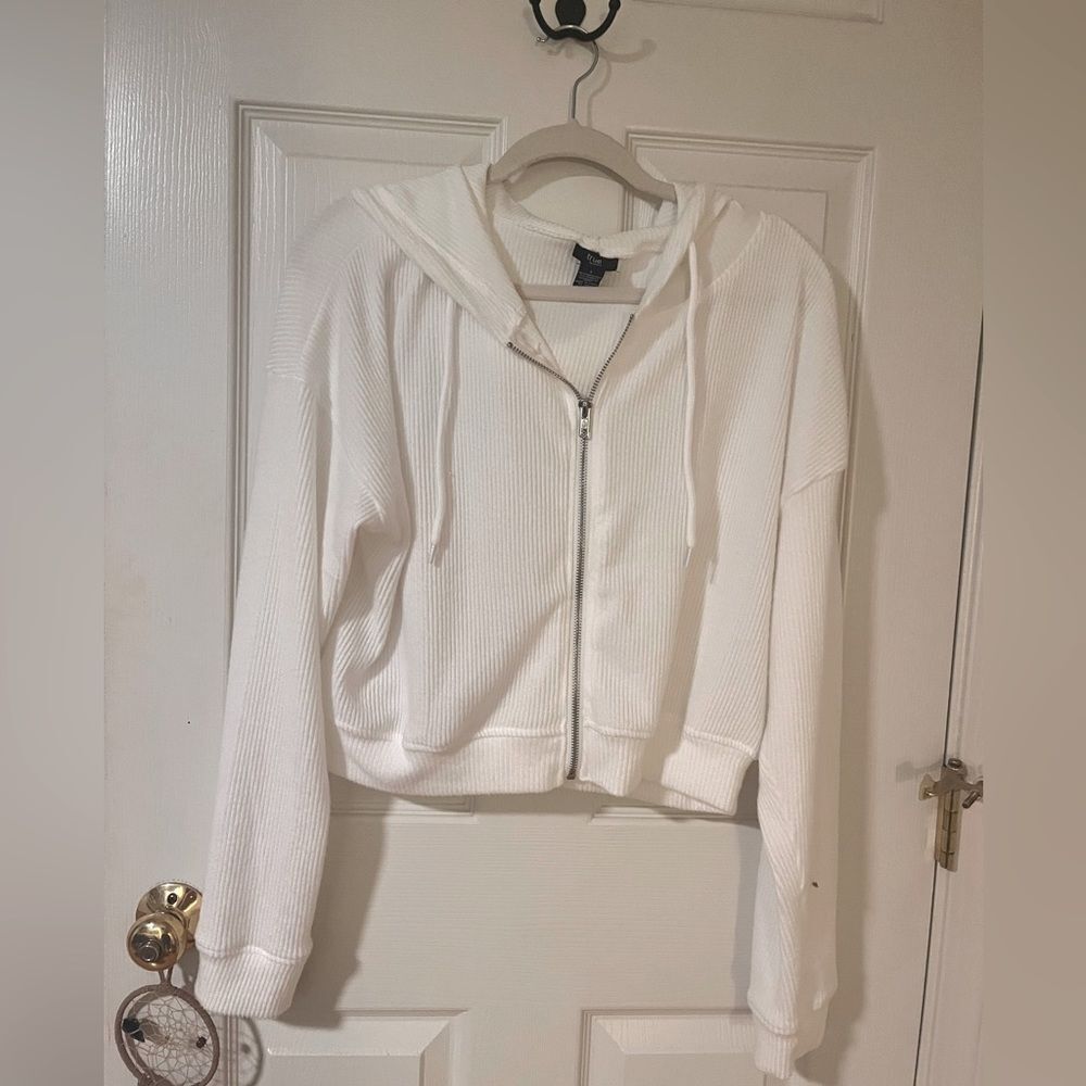 White Hooded Sweater Bundle Size L